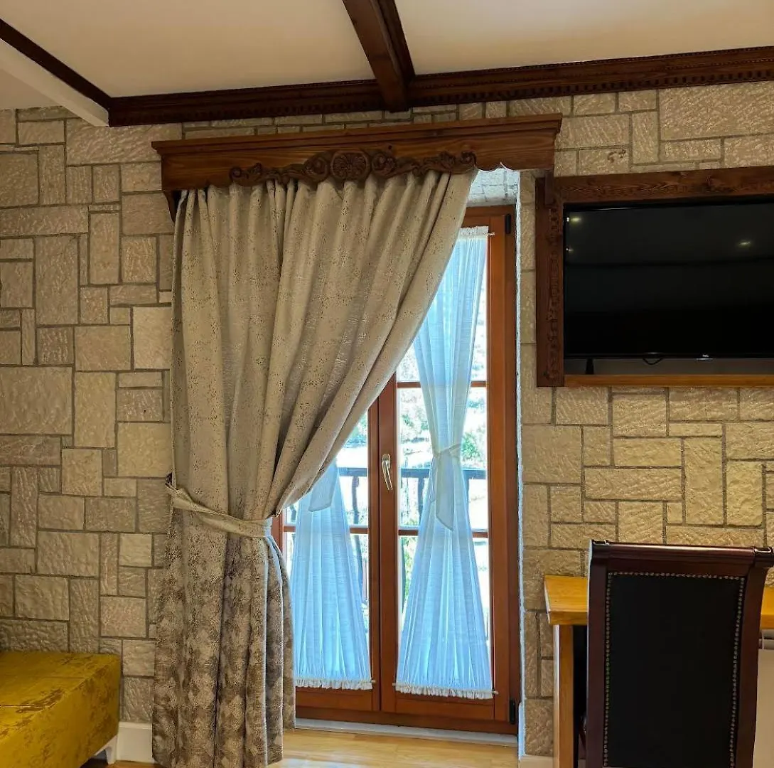 Mari'S Guesthouse Tepelene 0*,