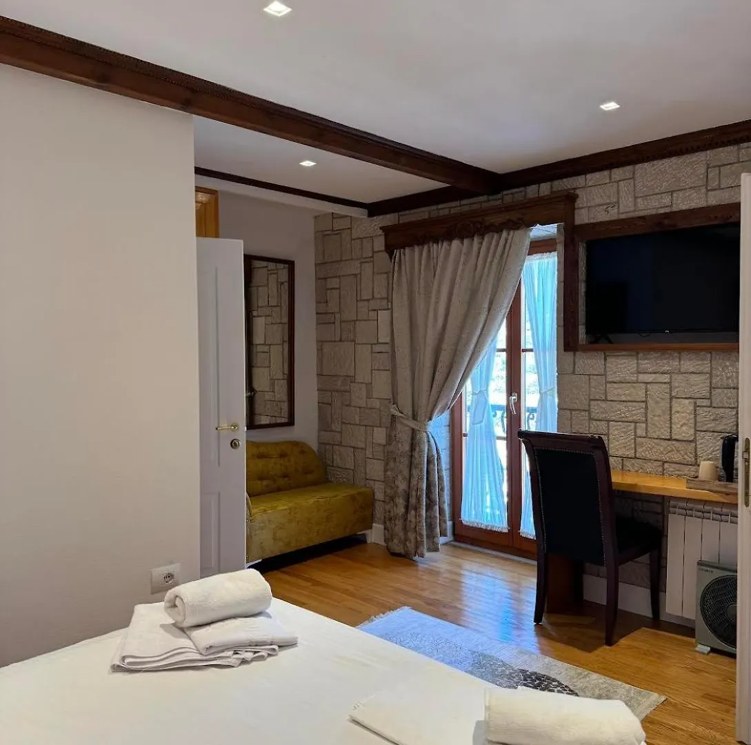 Mari'S Guesthouse Tepelene 0*,